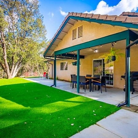 Mystic Mountain Villa, 14 Miles From Yosemite オークハースト エクステリア 写真