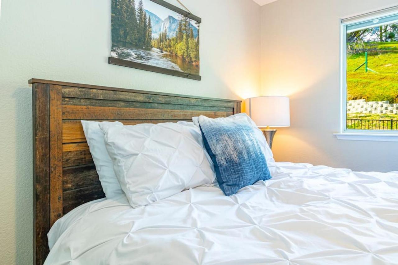 Mystic Mountain Villa, 14 Miles From Yosemite オークハースト エクステリア 写真