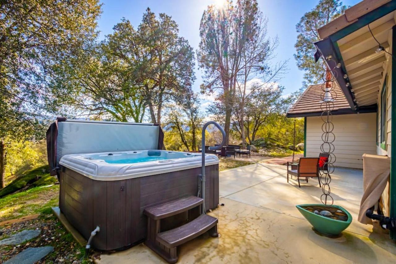 Mystic Mountain Villa, 14 Miles From Yosemite オークハースト エクステリア 写真
