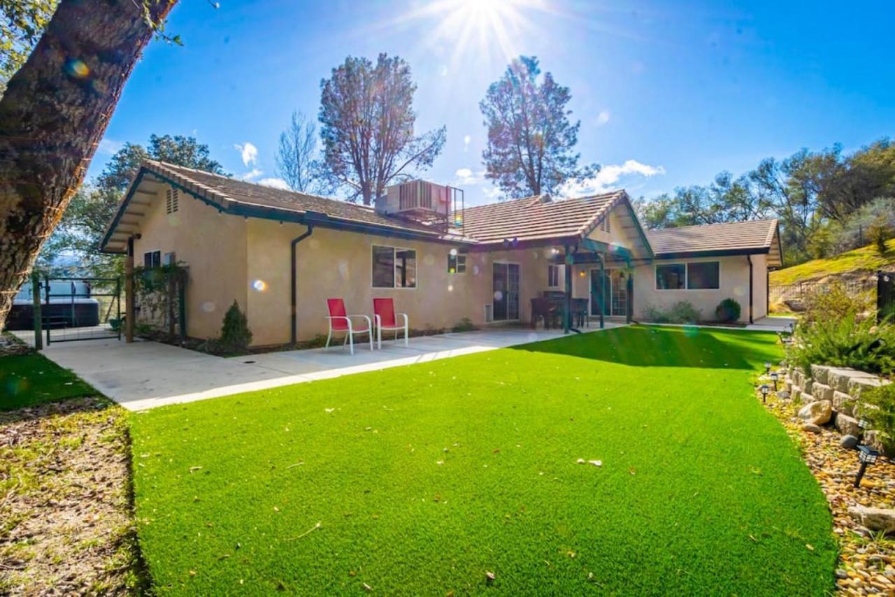 Mystic Mountain Villa, 14 Miles From Yosemite オークハースト エクステリア 写真