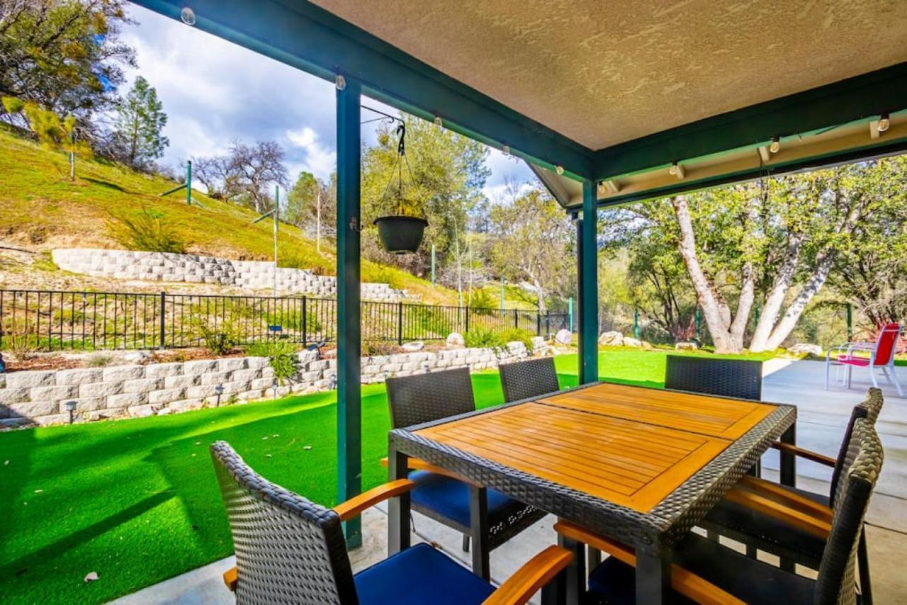 Mystic Mountain Villa, 14 Miles From Yosemite オークハースト エクステリア 写真