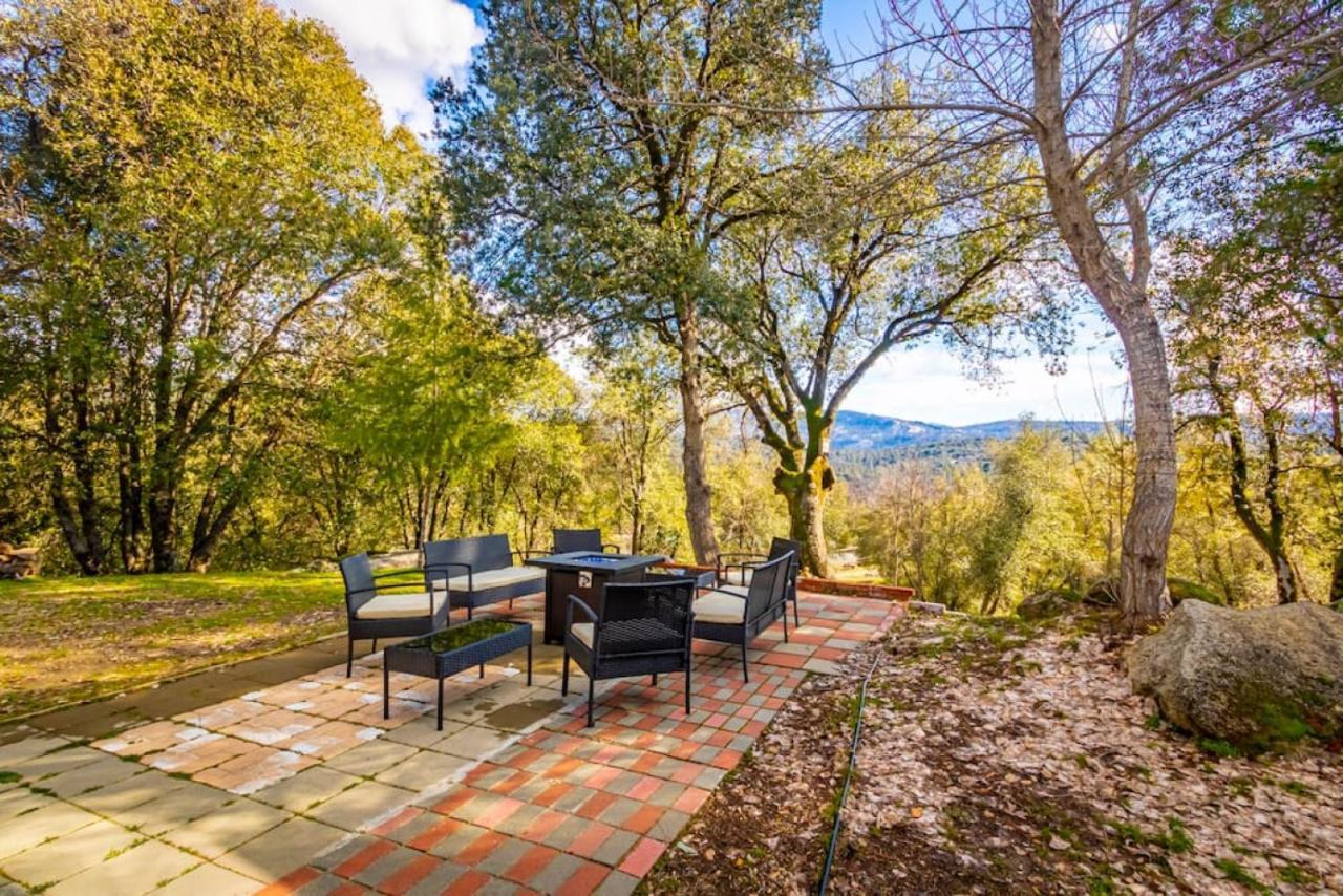 Mystic Mountain Villa, 14 Miles From Yosemite オークハースト エクステリア 写真