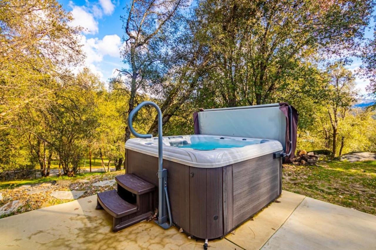 Mystic Mountain Villa, 14 Miles From Yosemite オークハースト エクステリア 写真