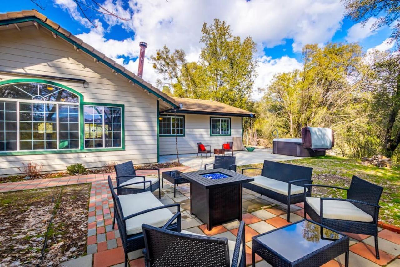 Mystic Mountain Villa, 14 Miles From Yosemite オークハースト エクステリア 写真