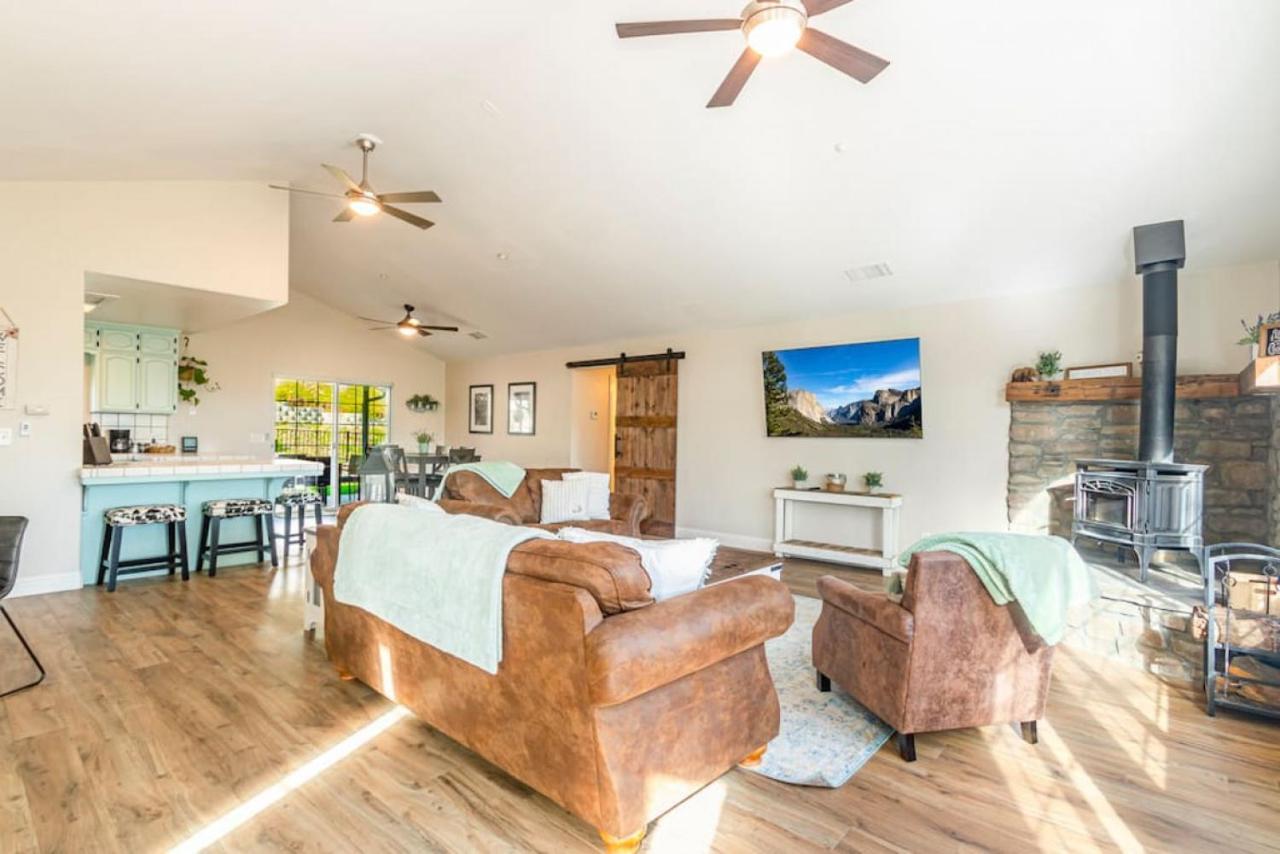 Mystic Mountain Villa, 14 Miles From Yosemite オークハースト エクステリア 写真