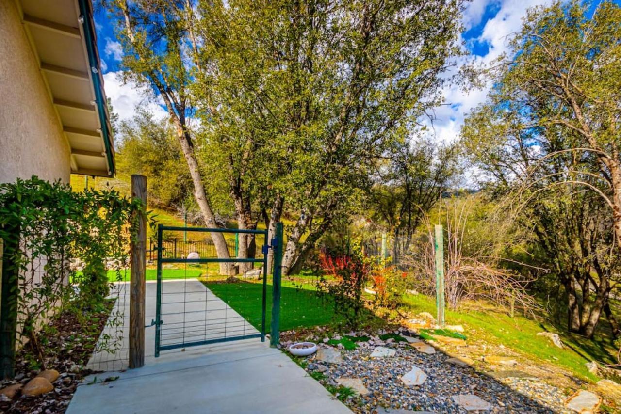 Mystic Mountain Villa, 14 Miles From Yosemite オークハースト エクステリア 写真