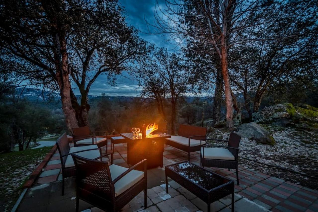 Mystic Mountain Villa, 14 Miles From Yosemite オークハースト エクステリア 写真