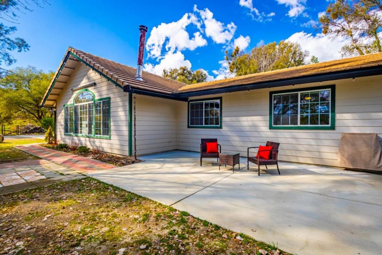 Mystic Mountain Villa, 14 Miles From Yosemite オークハースト エクステリア 写真