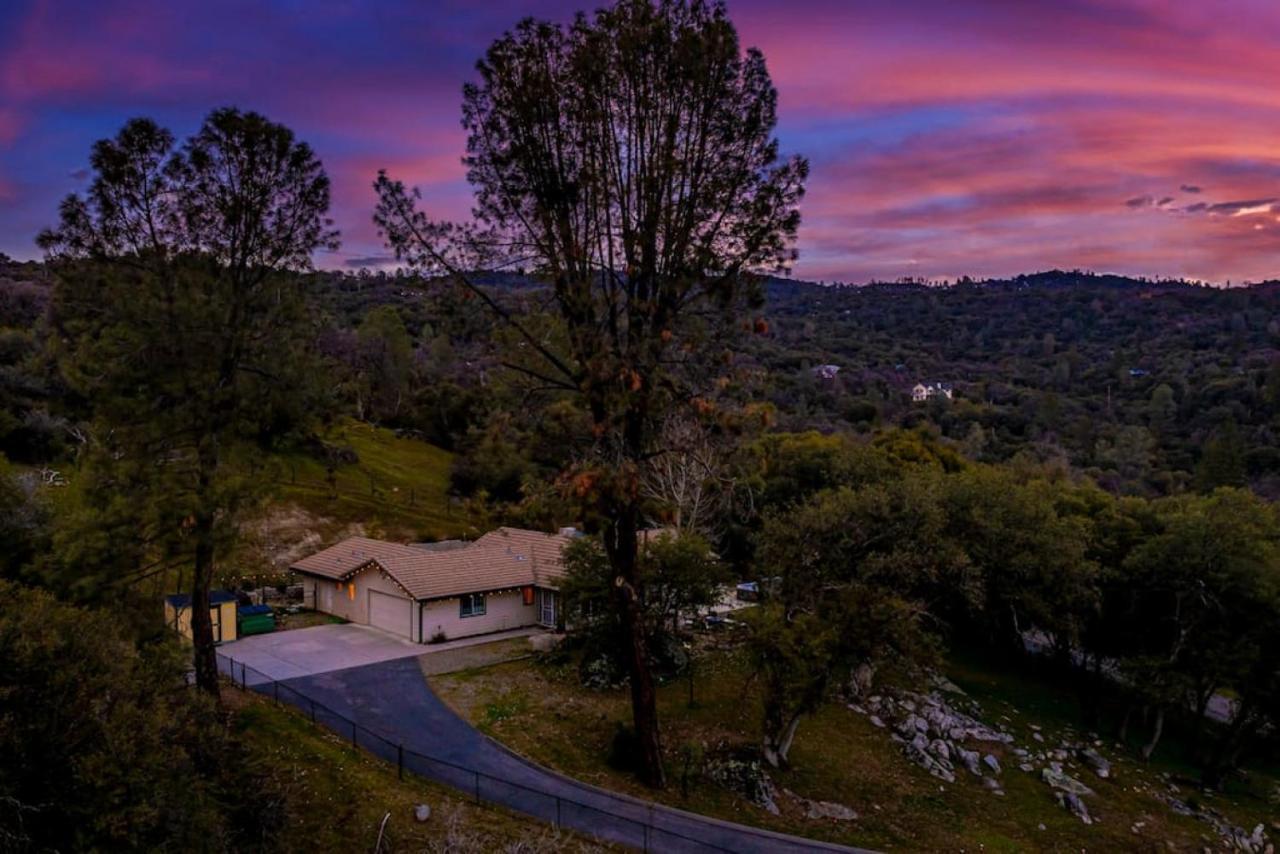 Mystic Mountain Villa, 14 Miles From Yosemite オークハースト エクステリア 写真