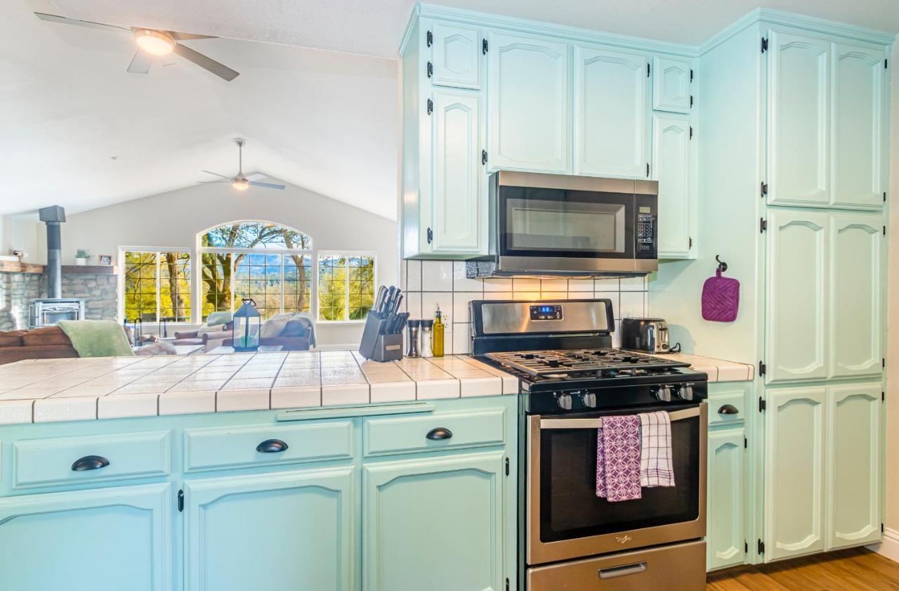 Mystic Mountain Villa, 14 Miles From Yosemite オークハースト エクステリア 写真